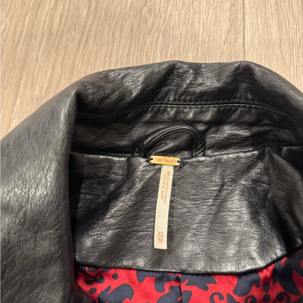 Free People Modern Vegan Bomber Jacket in Black. Size XS. Barely Worn. - Picture 6 of 6